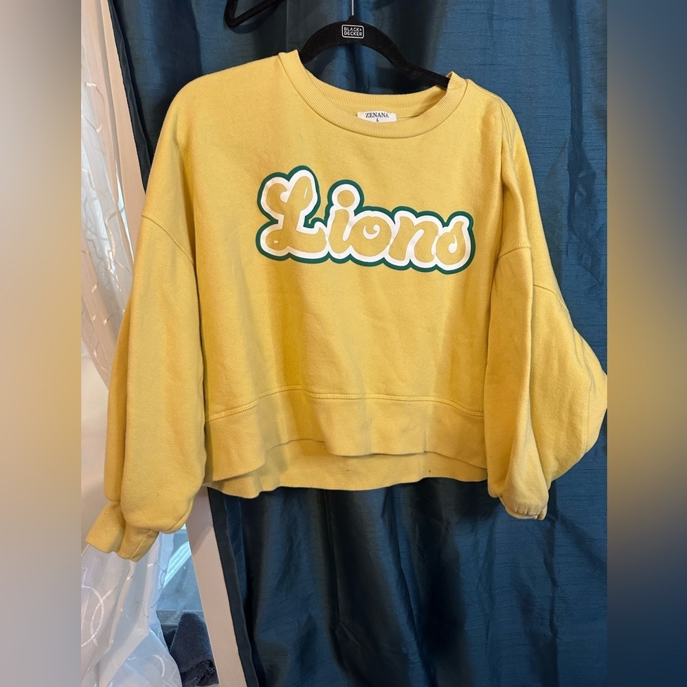 Zenana Outfitters Soft Yellow Cropped Sweatshirt size Large